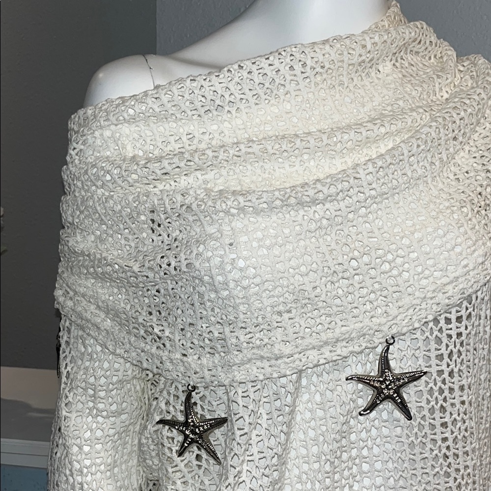 Chic Off-Shoulder Cream Sweater with Star Accents VINTAGE! Size large - Picture 4 of 13